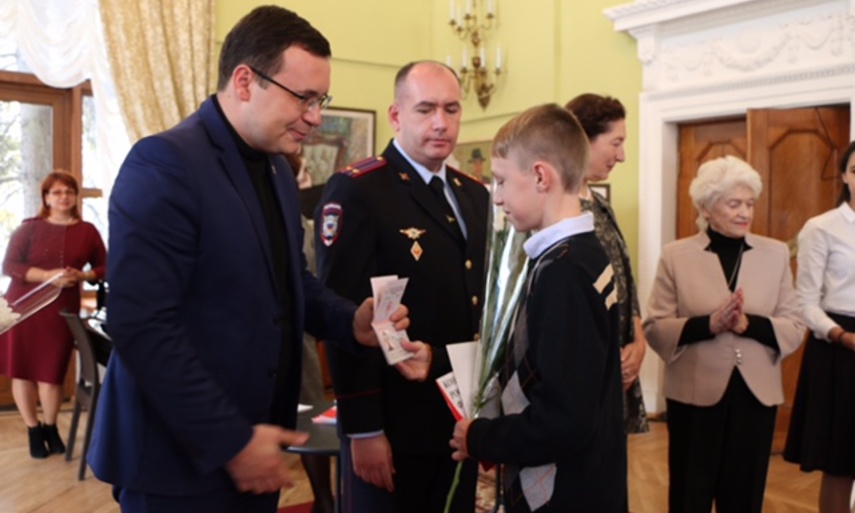 Торжественная церемония вручения паспорта гражданина Российской Федерации, посвященная Дню народного единства