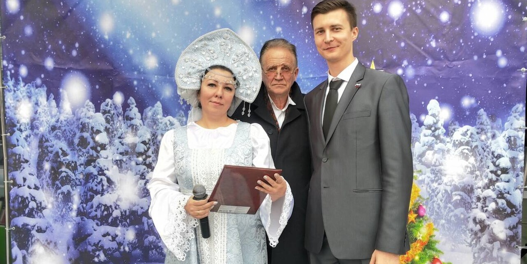 Ленинском муниципальном округе засияла яркими огоньками еще одна Новогодняя Ёлка.