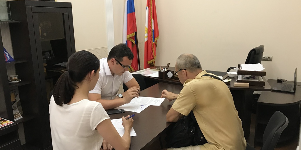 Глава Ленинского муниципального округа провел прием граждан