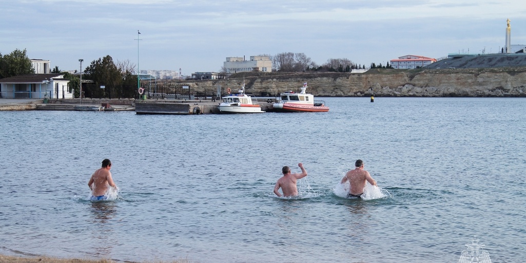 Как правильно совершать морские крещенские омовения?