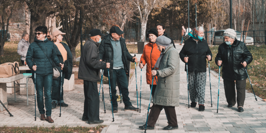 “К здоровью бодрым шагом!” - в Севастополе прошел мастер-класс по северной ходьбе