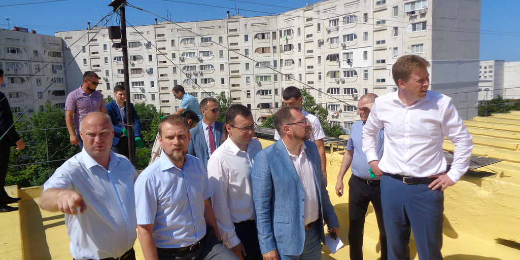На контроле у Главы Города Севастополя и руководителей муниципальной власти выполнение работ по капитальному ремонту кровель домов