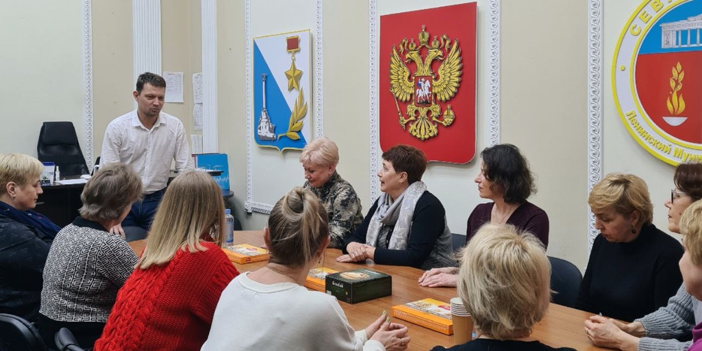 Поздравление с наступающим Международным женским днём севастопольскую волонтёрскую группу «Взвод швей»!
