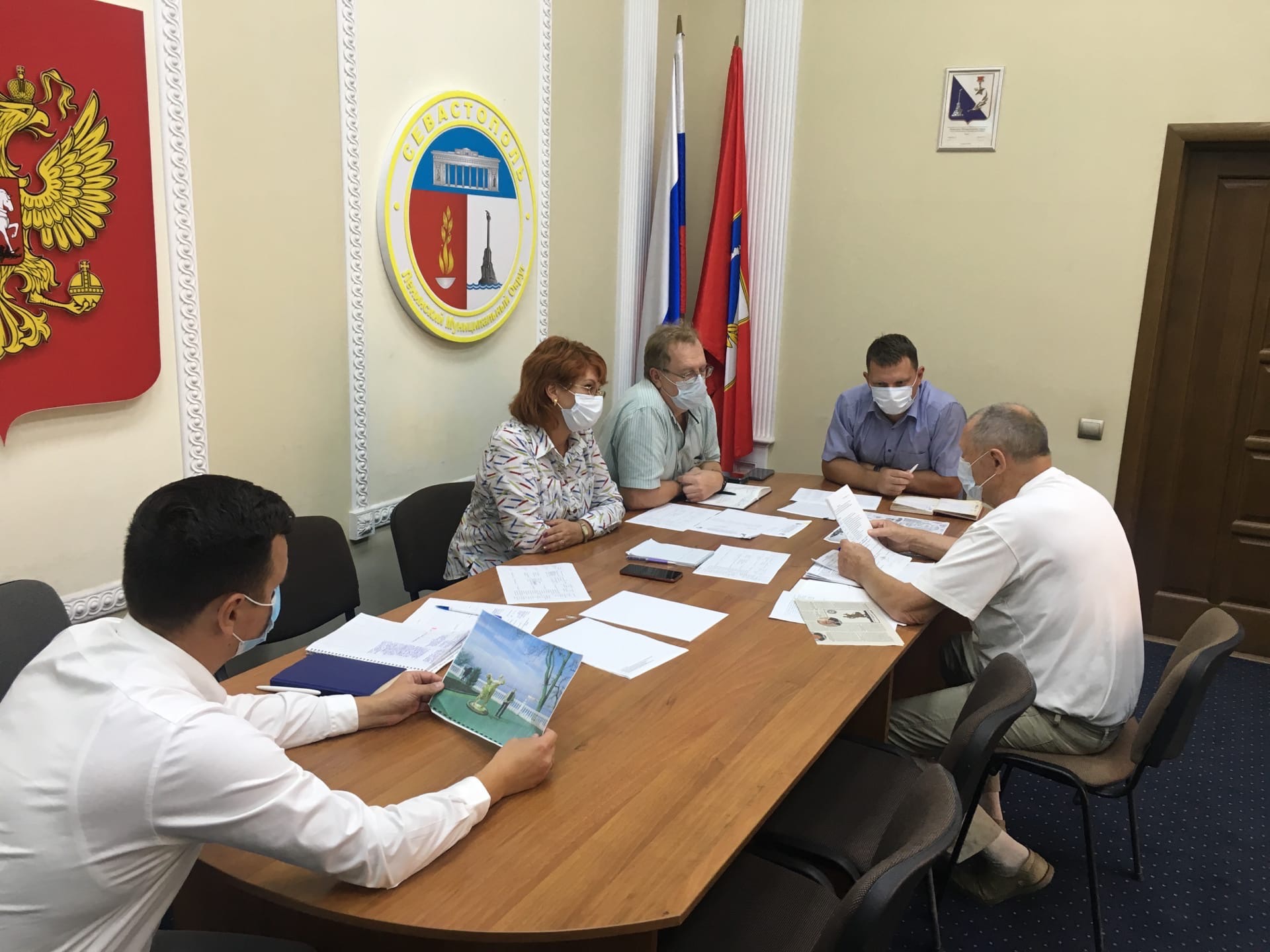 Глава Ленинского муниципального округа провёл личный приём граждан 