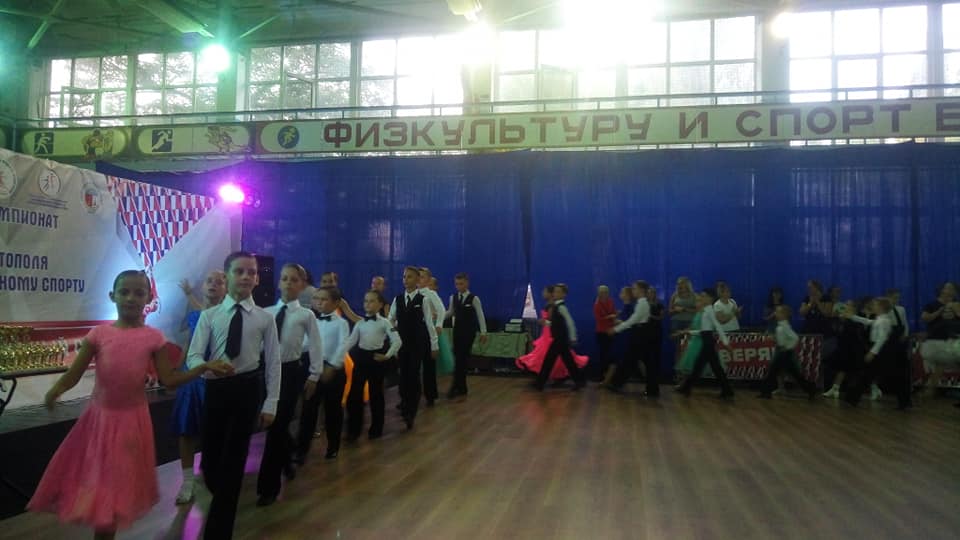 Открытый Кубок Главы Ленинского муниципального образования по танцевальному спорту провели в Севастополе.