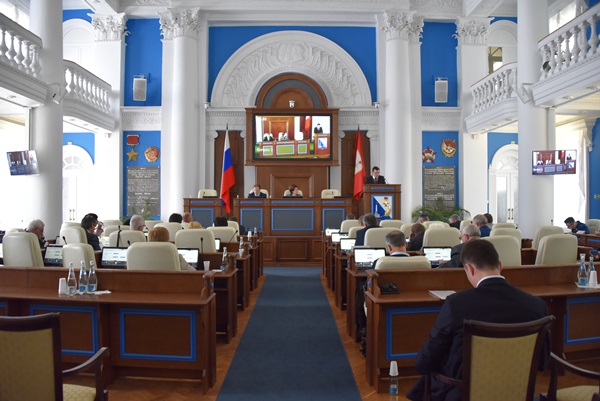 В Законодательном Собрании в первом чтении принят законопроект «О гарантиях осуществления деятельности депутатов органов местного самоуправления»