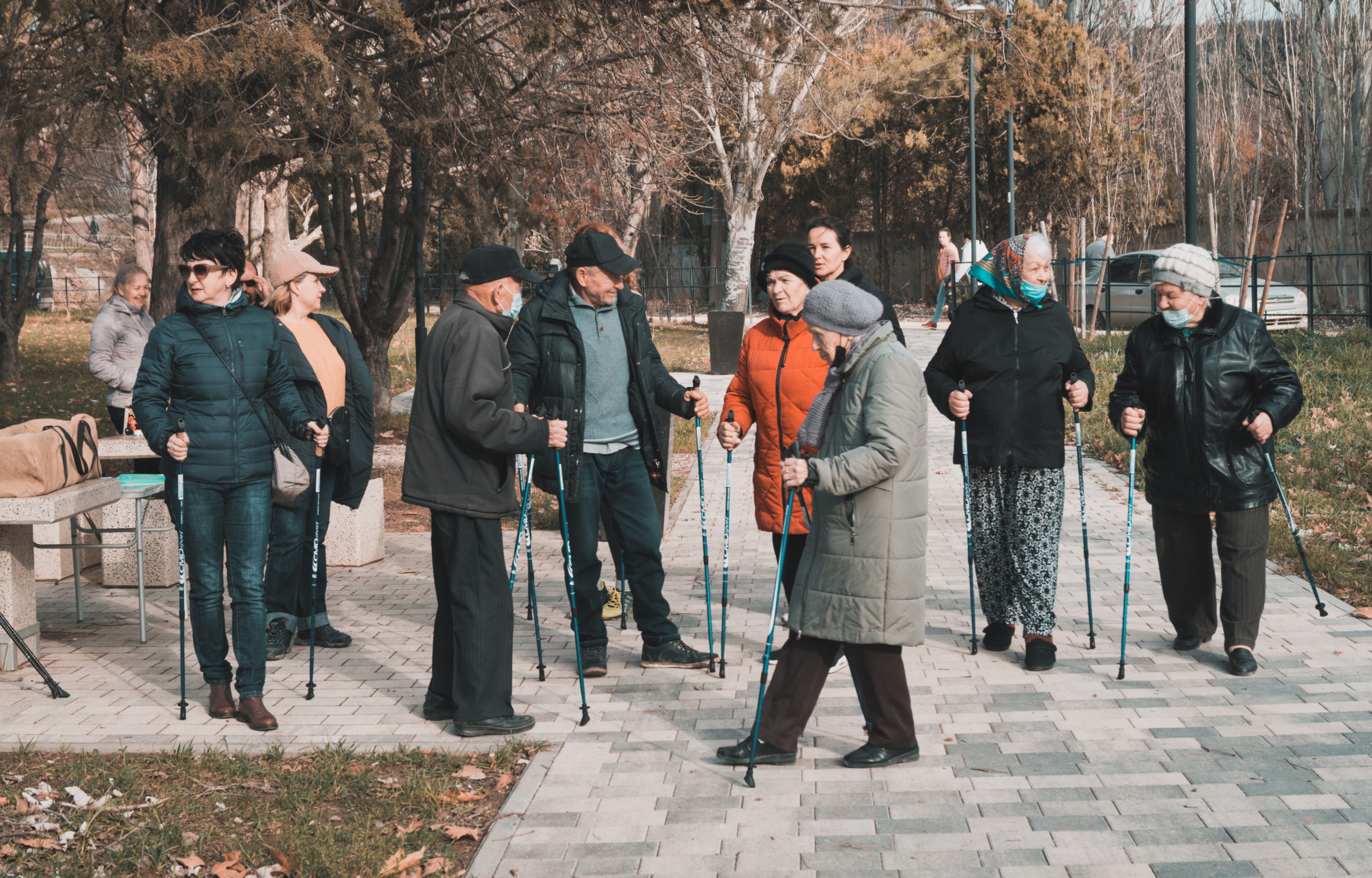“К здоровью бодрым шагом!” - в Севастополе прошел мастер-класс по северной ходьбе